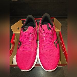New Saucony Kinvara 11 Womens Size 8 Running Shoes